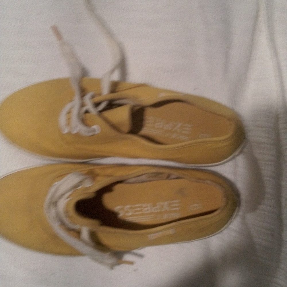 Sneakers - Picture 2 of 3